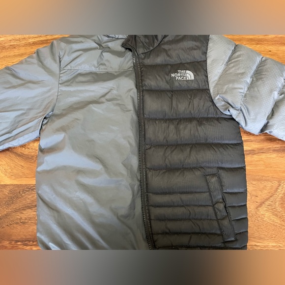 Black and Gray Reversible North Face 550 - Picture 5 of 7